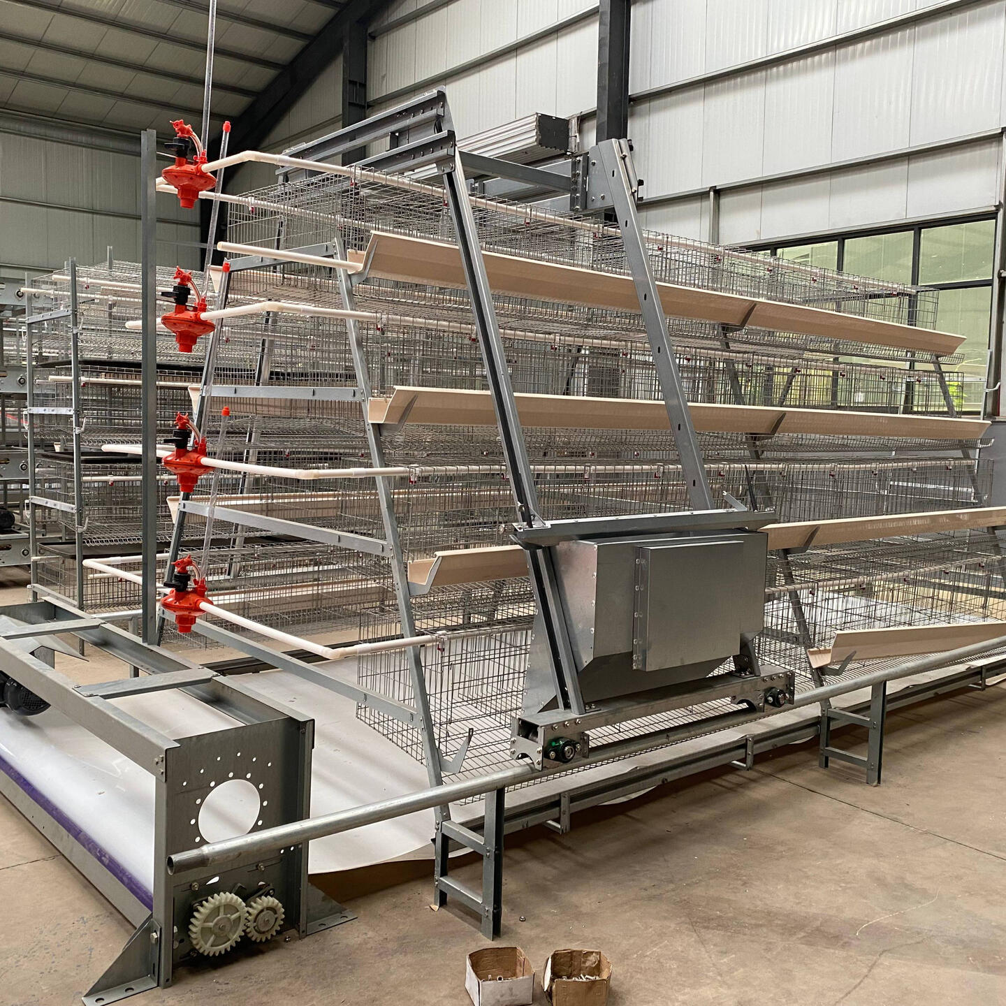 The A-type chicken cage system is ideal for medium to large-scale poultry farms focused on maximizing egg production while minimizing labor and operational costs. Its structure allows for easy expansion and customization, making it suitable for various far